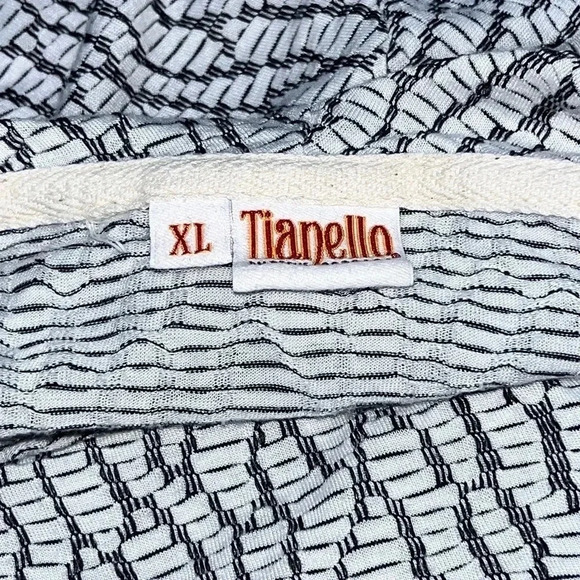 Tianello Cowl neck, shark bite hem, long sleeve tunic with long lines - Picture 6 of 8